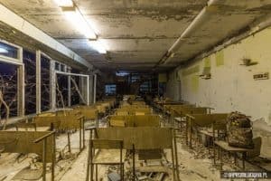 Auf einer Tschernobyl Tour haben zwei polnische Urban Explorer nach über 30 Jahren Dunkelheit die Geisterstadt Pripjat erleuchten lassen. Diese wurde nach dem Supergau aufgegeben und evakuiert.
