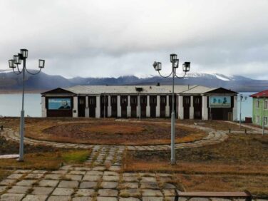 Barentsburg Schiffsanleger scaled e1608631638333