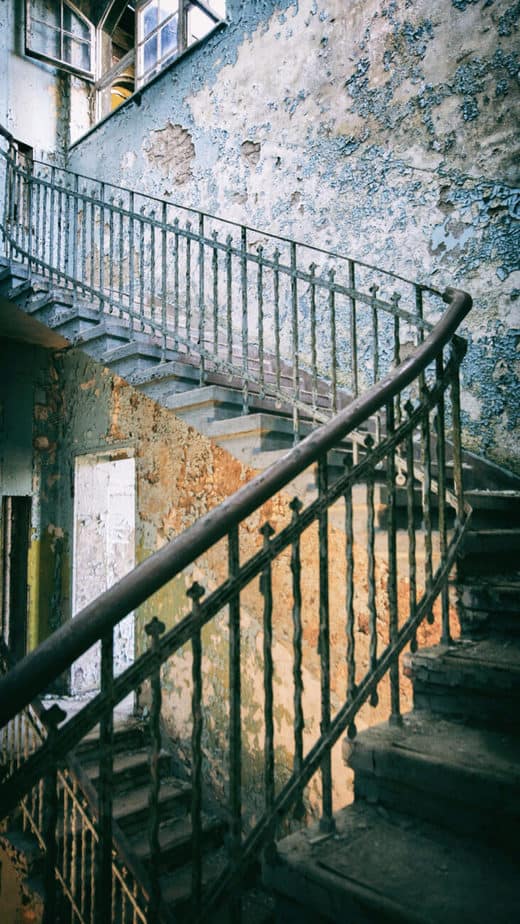 Es ist diese Mischung aus morbider Architektur und Lost Place der die alten Beelitzer Heilstätten etwas Besonderem macht.