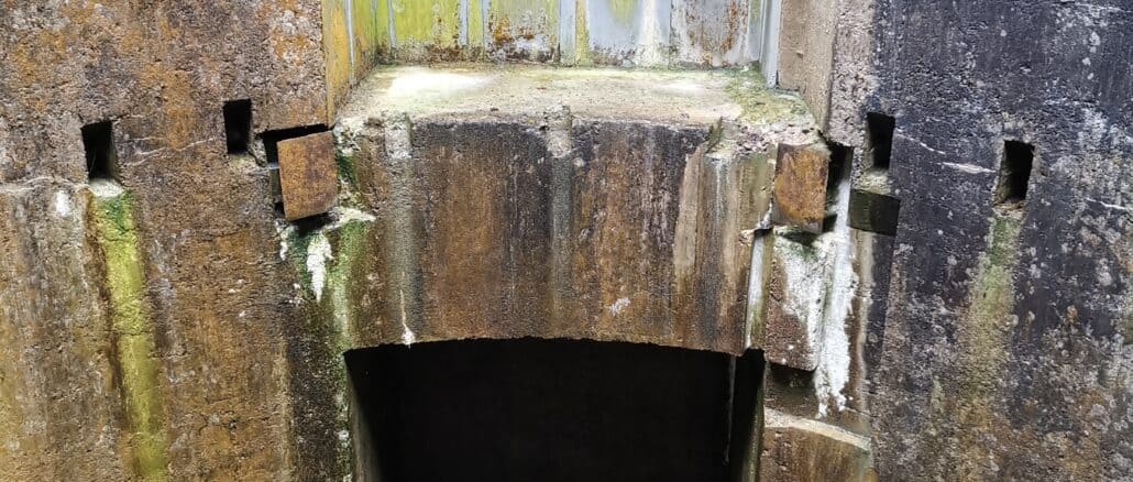 Im-Geschuetzturm-der-Artilleriefestung-Boud