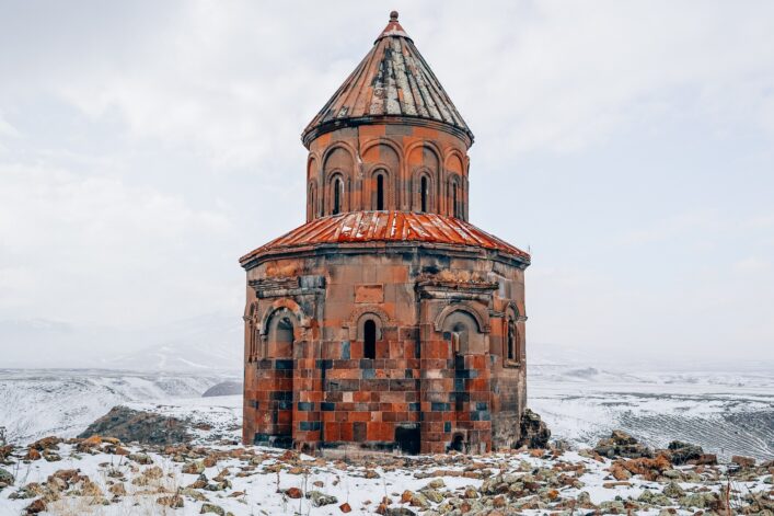 Armenien Kloster im Winter