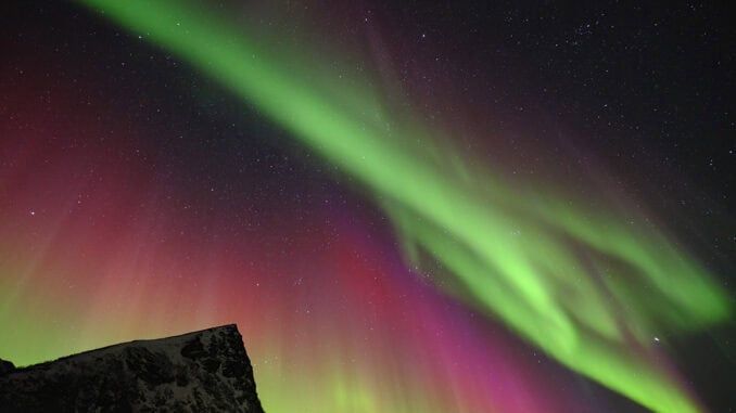 Tanzende Polarlichter auf den Lofoten 2024