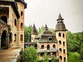Lapalice Castle: Das erstaunliche Erbe von Piotr Kazimierczak