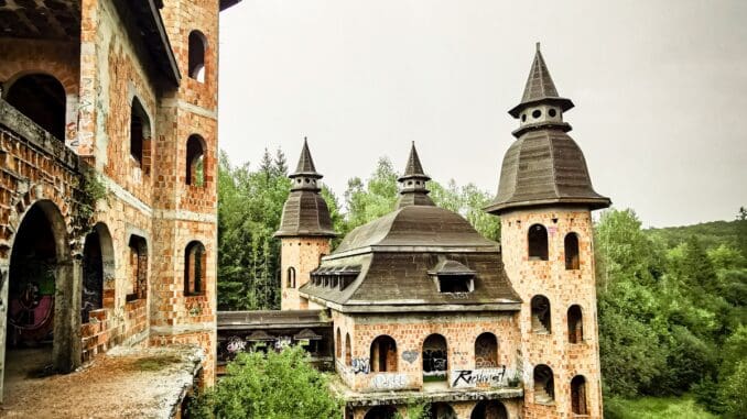Lapalice Castle: Das erstaunliche Erbe von Piotr Kazimierczak