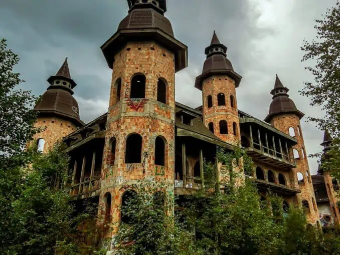 Lapalice Castle in Polen – Ein Künstler, ein Traum und die Realität