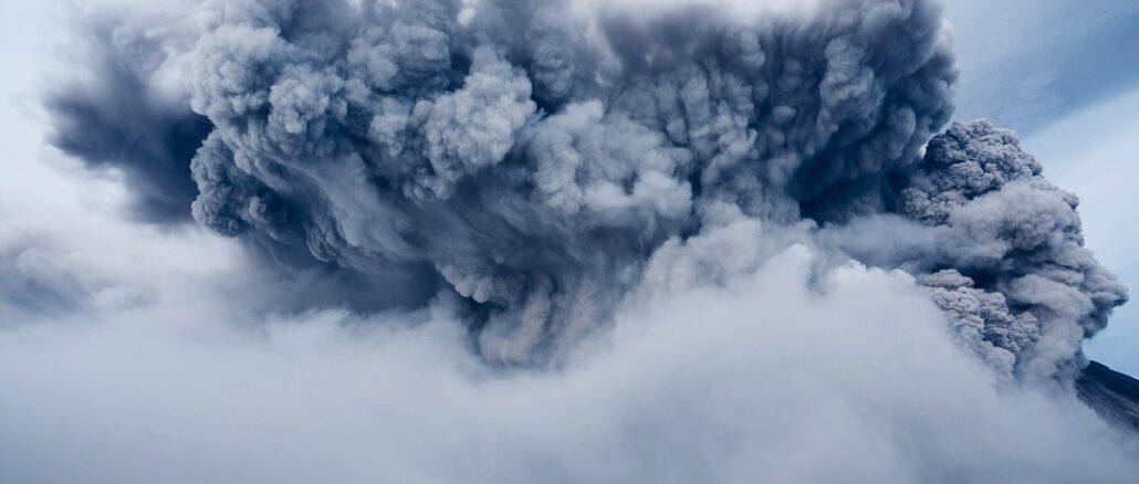 Vulkanausbruch und Aschewolke auf Island