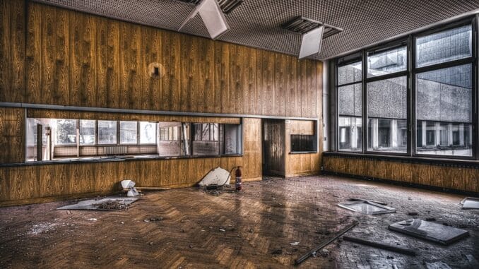 Die verlassenen Gebäude des DDR-Stasi Regierungskrankenhauses in Berlin Buch.