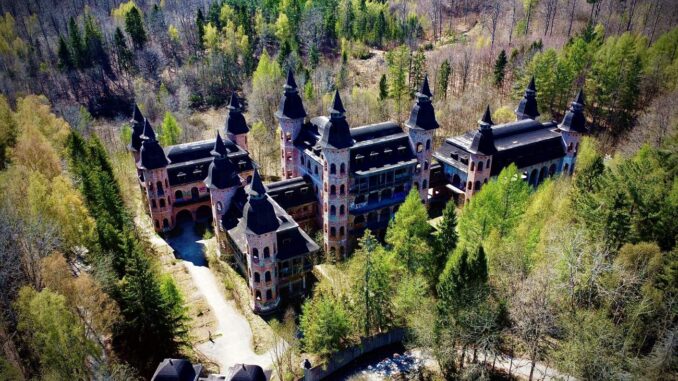 Lapalice Castle in Polen – Ein Künstler, ein Traum und die Realität Der gigantische Rohbau von Schloss Lapalice
