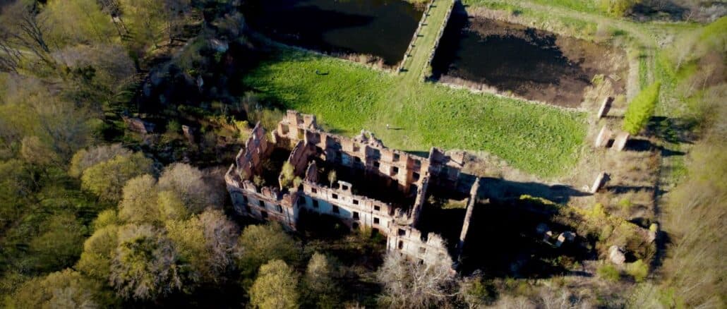 Ruine von Schloss Schlobitten von oben.