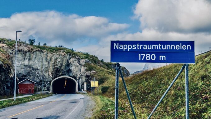 Tunnel bei Napp auf den Lofoten